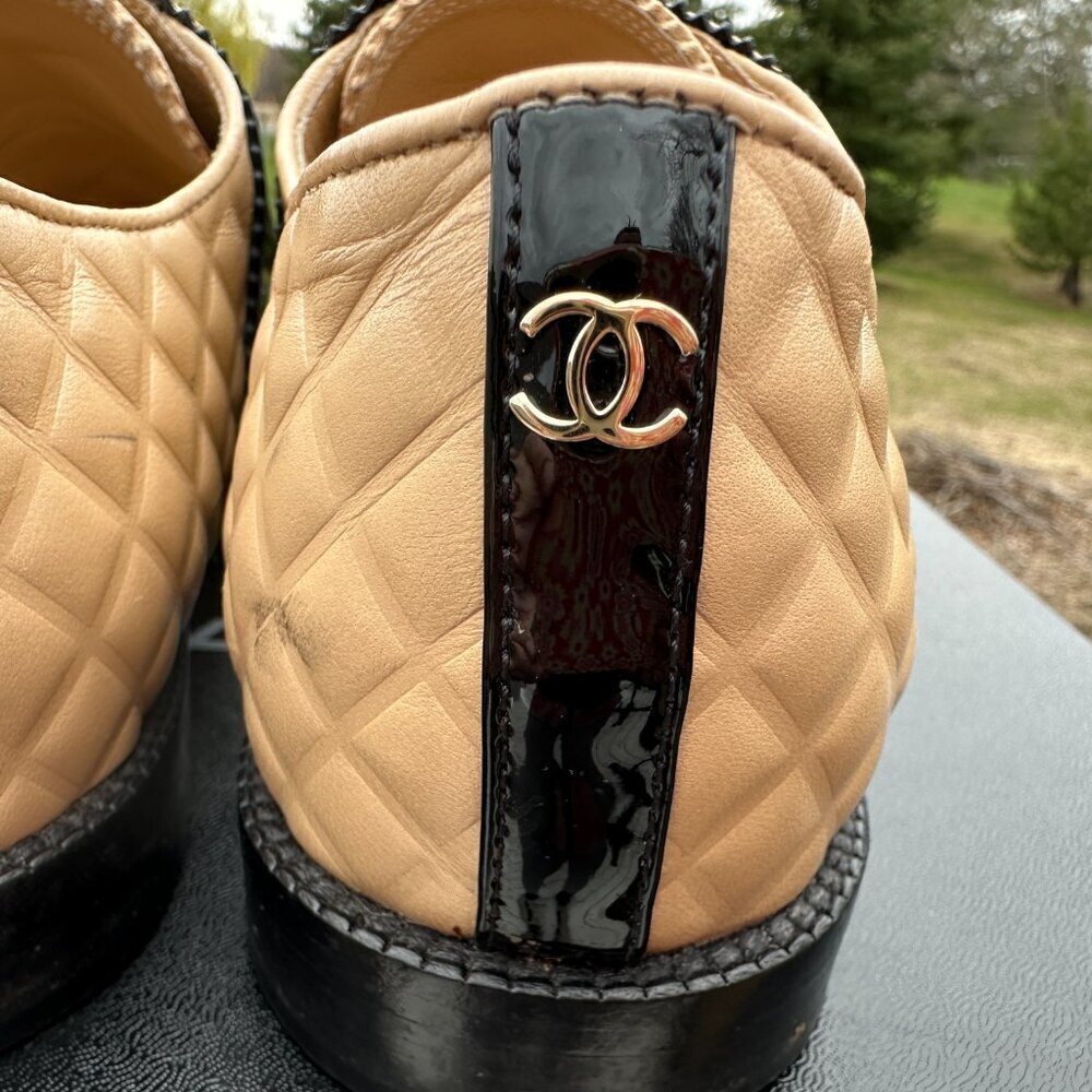 Chanel 18A Beige/Black Leather/Patent Leather Lace Up Oxford Shoes Size 39.5 - Picture 11 of 16